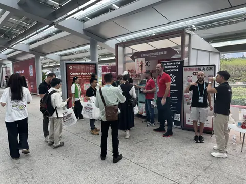 Foire de Canton · avril 2025 — YSEND et Daouxun à la rencontre des visiteurs, à Guangzhou.